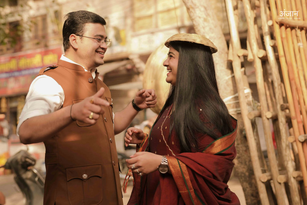 Couple at traditional shop in Old Jodhpur