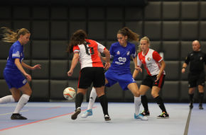 KTP verzuimd kansen te benutten. Feijenoord scoort in de slotseconde en zet de eindstand op 3-1.