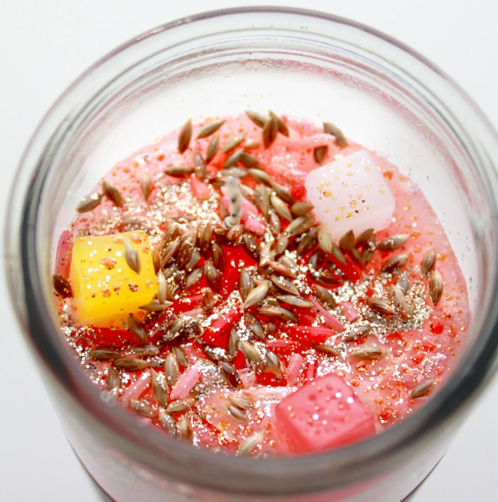 Veladora ritual de Afrodita con aroma floral, hecha a mano en Los Ángeles.