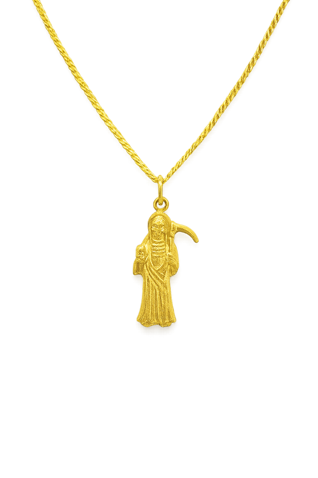 Cadena dorada con dije de la Santa Muerte para protección espiritual