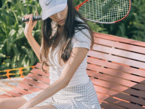 女性网球服装指南:兼顾风格、舒适与表现