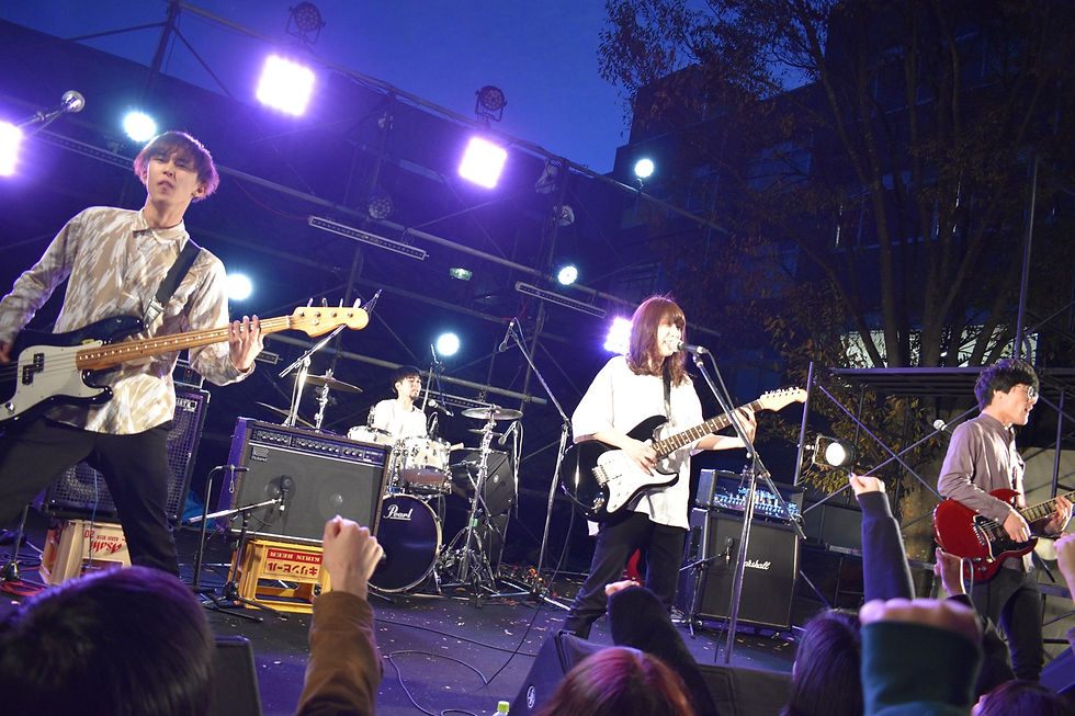 中ステのトリのファミレ3年生純粋バンド:Shout it Outのコピー「大人になれないーズ」
