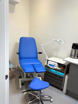 crouchendchair001_1200x1600-001