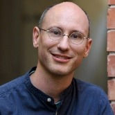 Co-founder and CEO of Prezi.