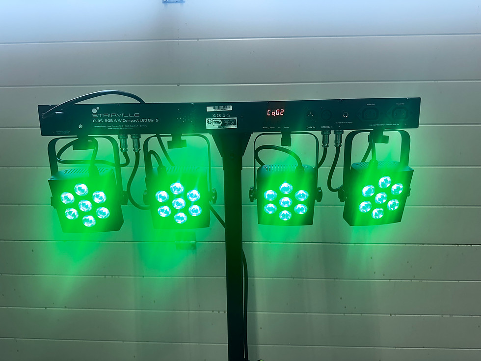 Miniaturbild: LED Bar mit 4 LED Spots mit je 7 Stück 4 Watt RGB WW