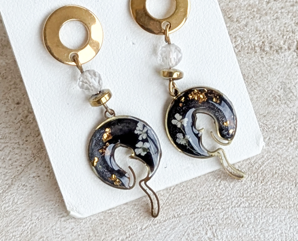 Kolczyki koty z kwiatami