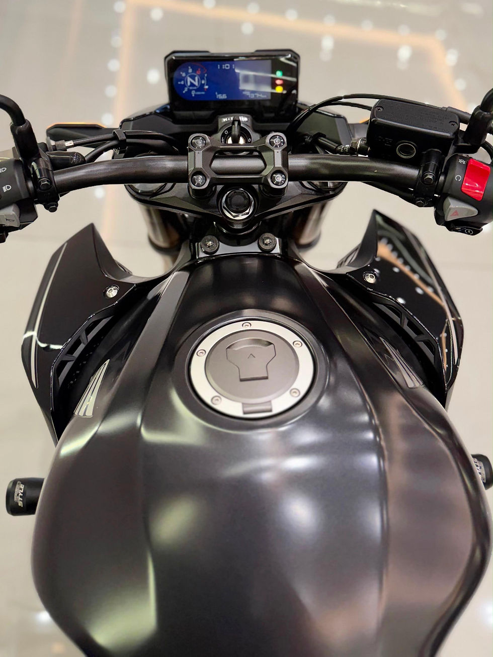 Miniatura: HONDA CB500F 2023
