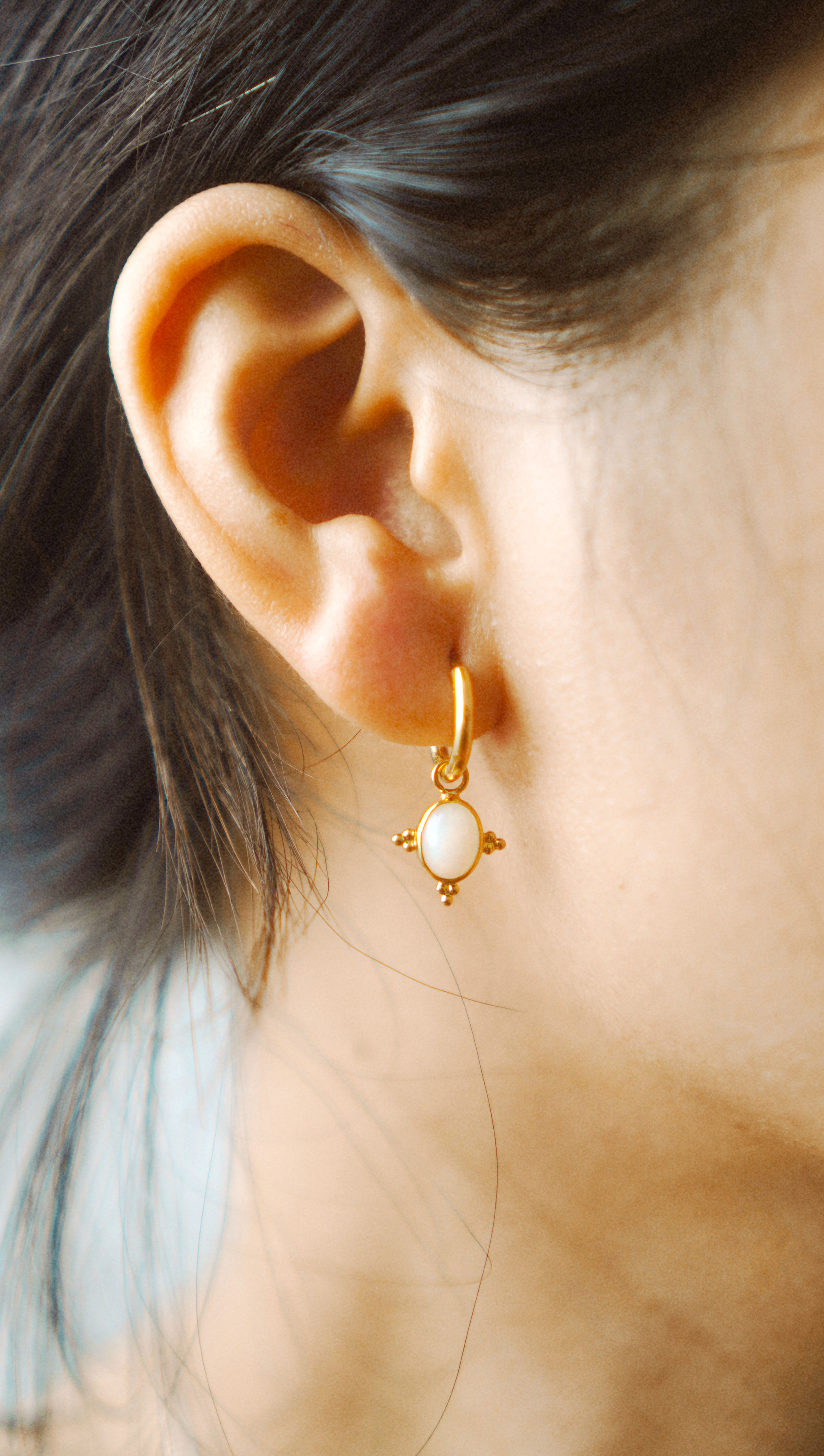Boucles d’oreilles Sayang – argent plaqué or 18k & opale