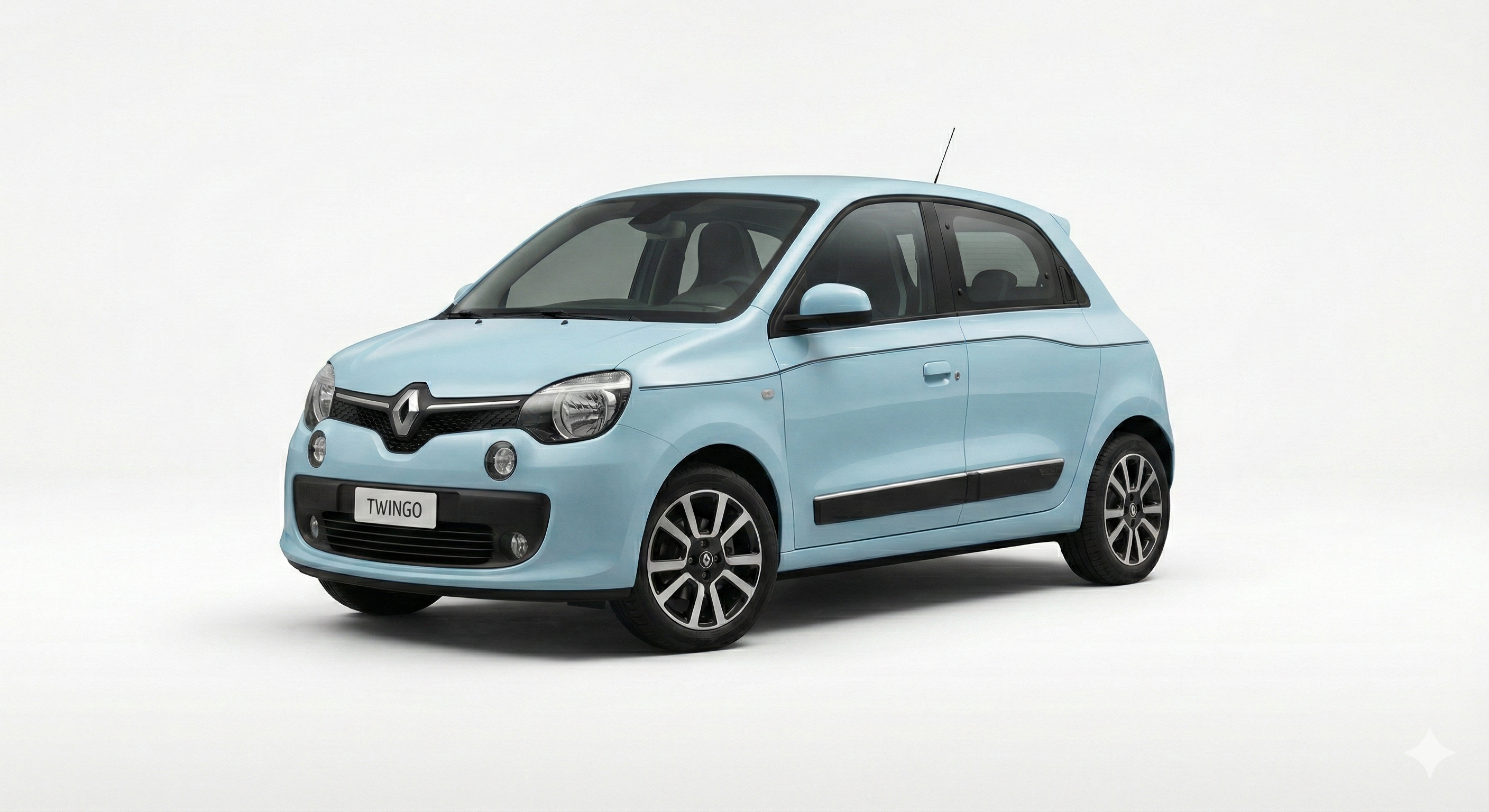 foto frontale di auto renalut twingo azzurra che è una delle auto disponibili per il servizio di car valet che solemare sicilia offre