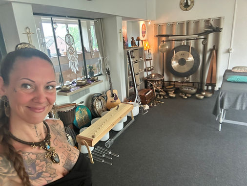 Mankind coach Sharon in Brunssum Limburg is healer in kundalini activatie, sound healer, reiki, acces bars en soul body fusion.