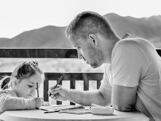 El aprendizaje en niños con TEA: ¿Responsabilidad de los padres o de la escuela?