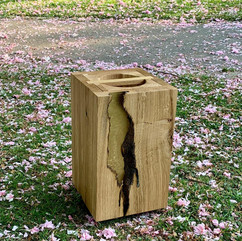 Urne aus Holz mit Blattgold