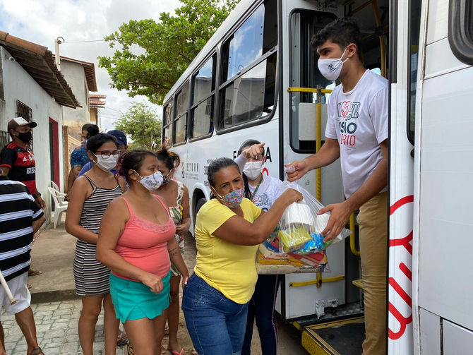 Busão Solidário do Seturn/NatalCard ultrapassa a marca de 164 toneladas de alimentos para instituiçõ