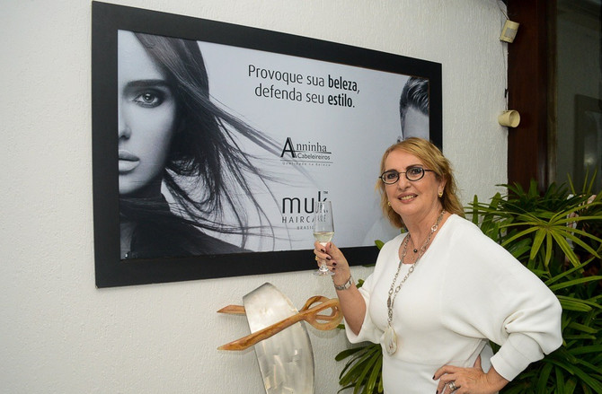 Anninha prepara curso ''Inspirando tendências de corte e penteado'' em julho