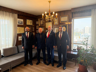 Sivas Cumhuriyet Üniversitesi Genel Sekreteri Prof. Dr. Yüksel Aydın ve beraberindeki akademisyenler, UKDA Akademi’yi ziyaret etti.