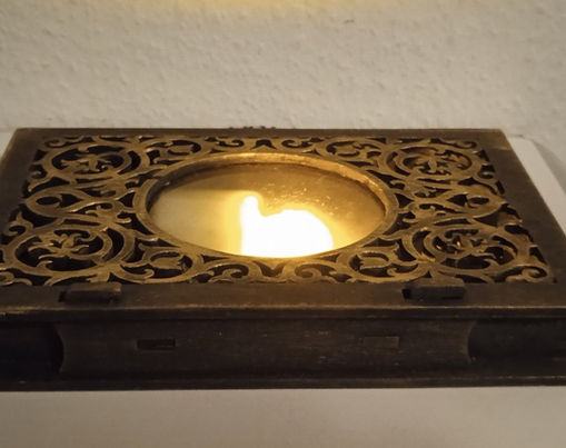 Мікропроцесорна електронна декоративна свічка