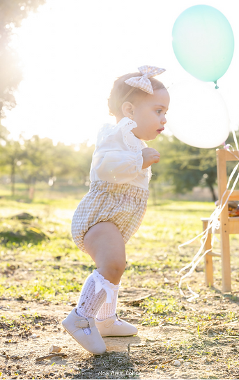 Noa Amir Cohen - Baby girl looking surprisingly