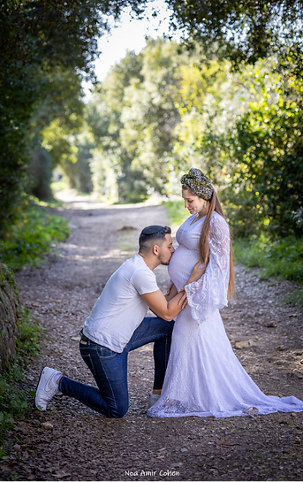 Noa Amir Cohen - Man kissing his pregnant wife's belly