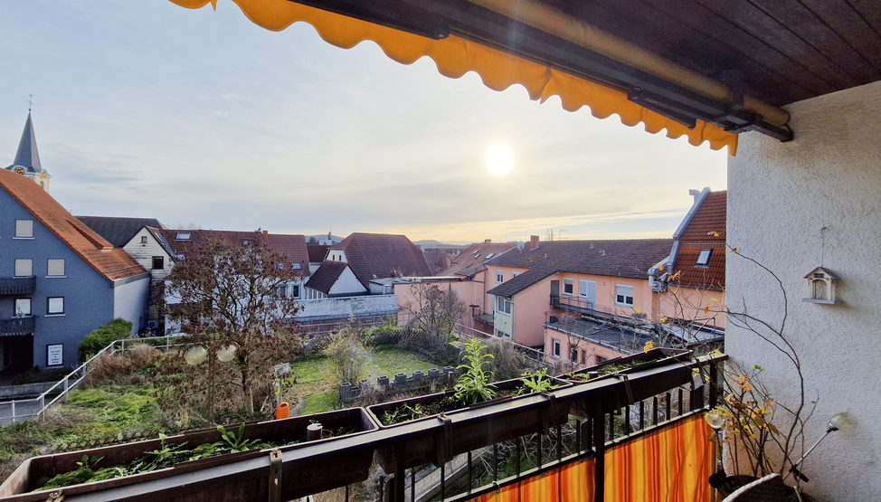Wohnung in Wiesloch zu verkaufen. Das ist der Balkon.
Immobilienmakler Wiesloch - Tressner Immobilien.