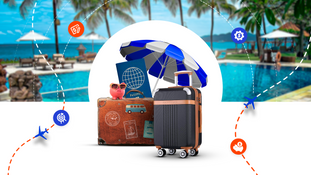 Mala de viagem, passaporte, porquinho cofre com óculos de sol e guarda-sol em frente a uma piscina de resort, com ícones de economia e planejamento financeiro ao redor, simbolizando férias planejadas e sem dívidas.