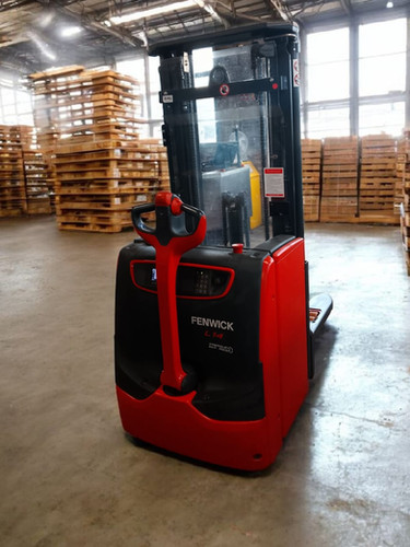 Découvrez le Fenwick L14 Triplex 4300mm : Performance au Top