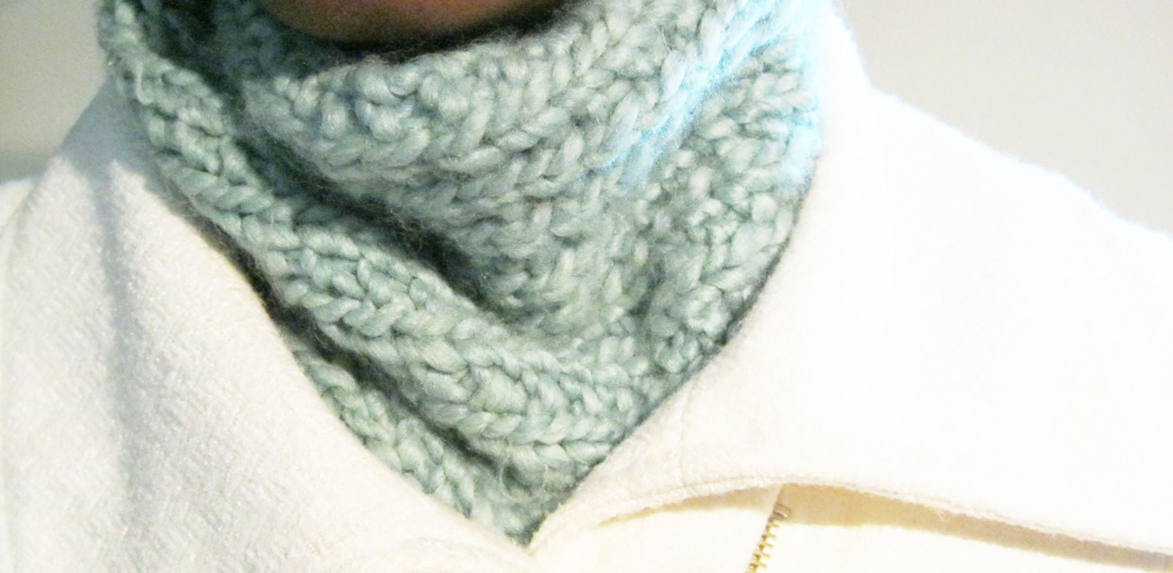 The Cozy Cowl M - Hand Knitted