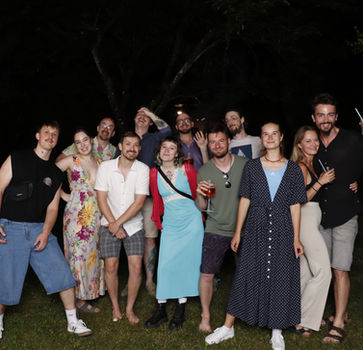 Mädelsrunde & Sommerkleider – elegante Fotobox-Momente in Graz einfangen.