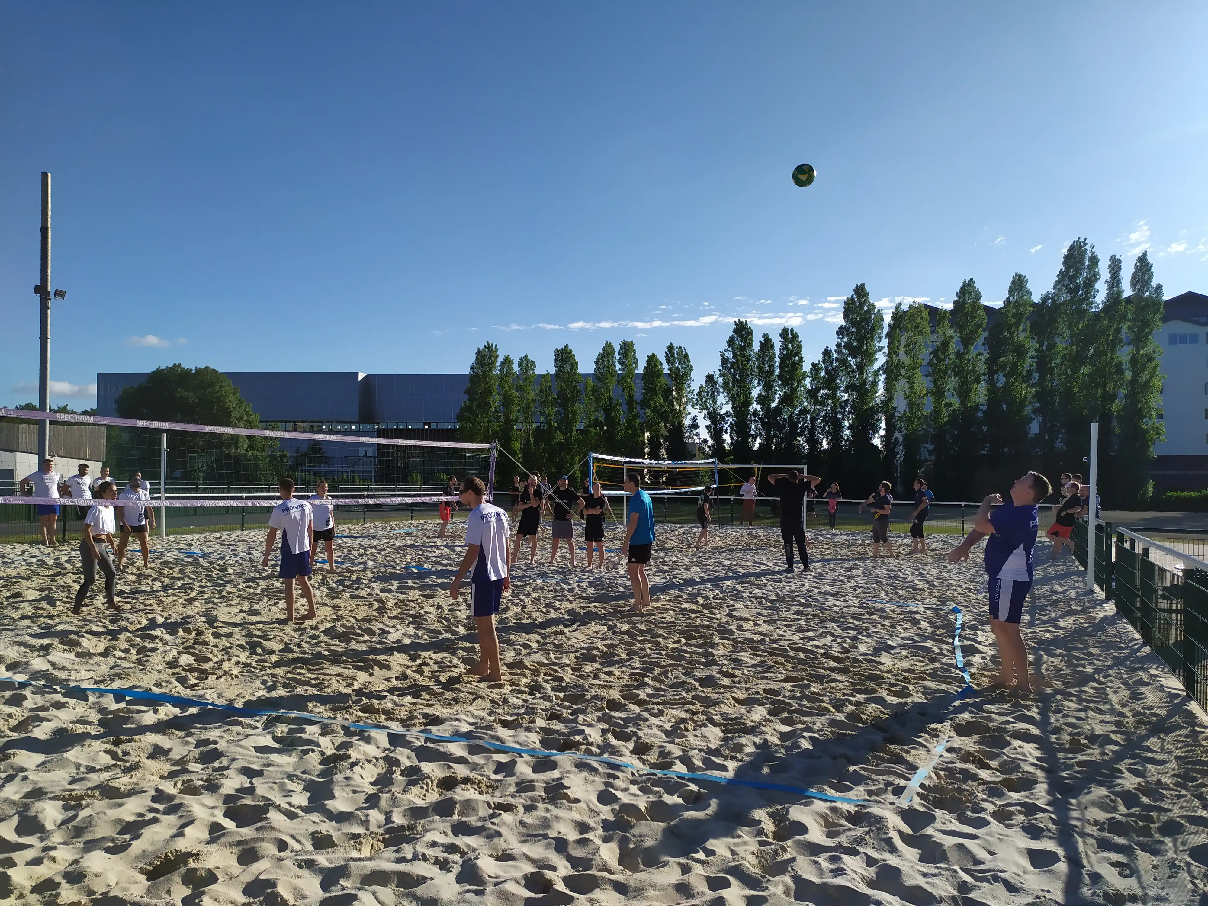 beach volley avec emboite le pas