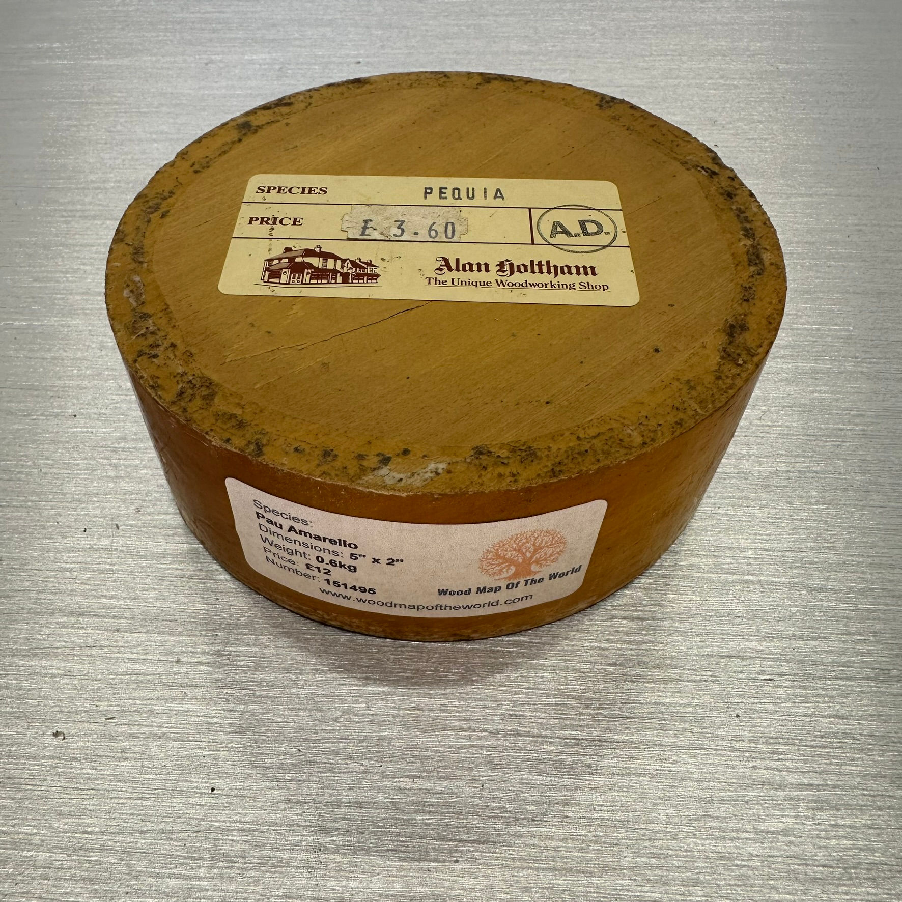 Pau Amarello, Pequia 5" x 2"