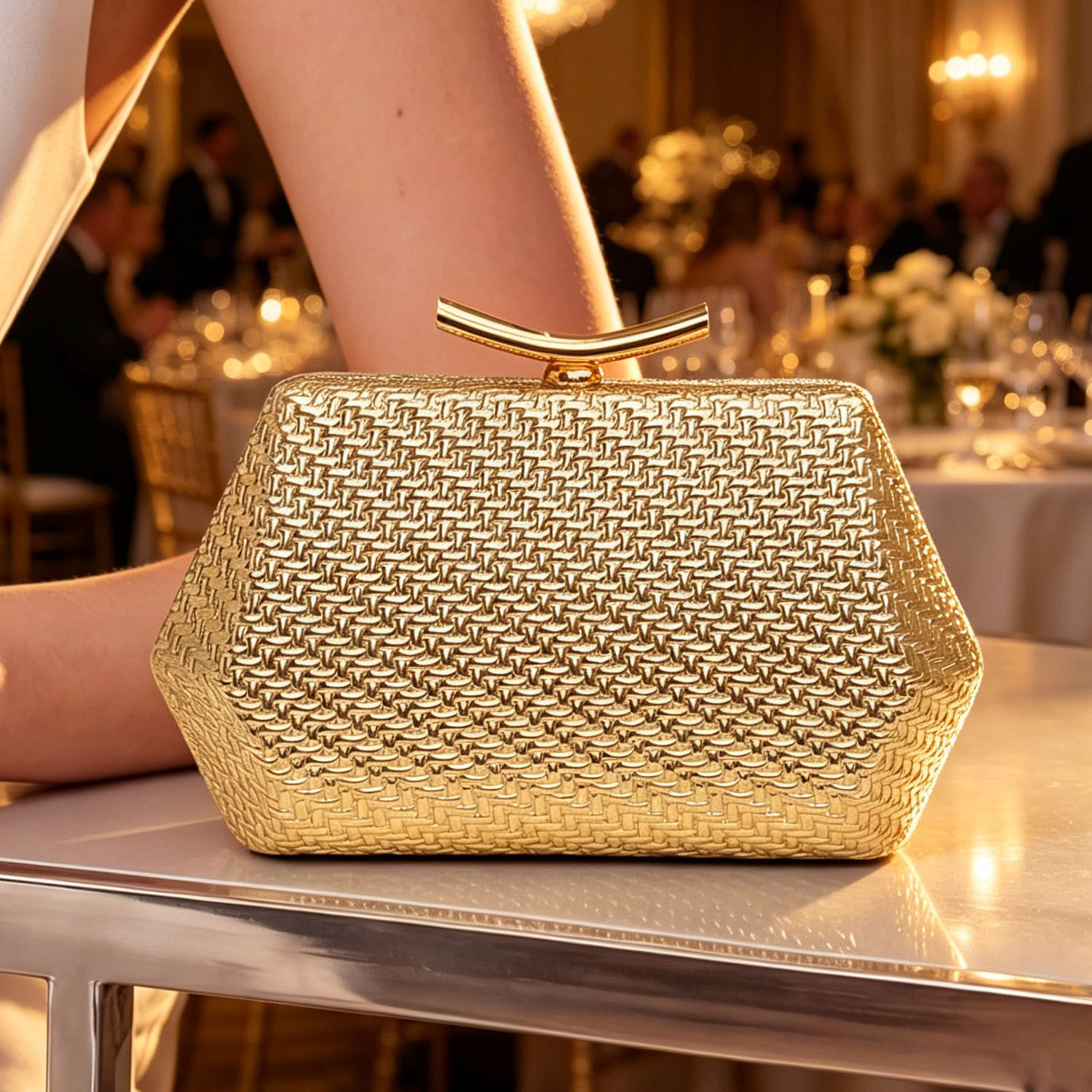 Woven Clutch / Diamond-Print Evening Bag
