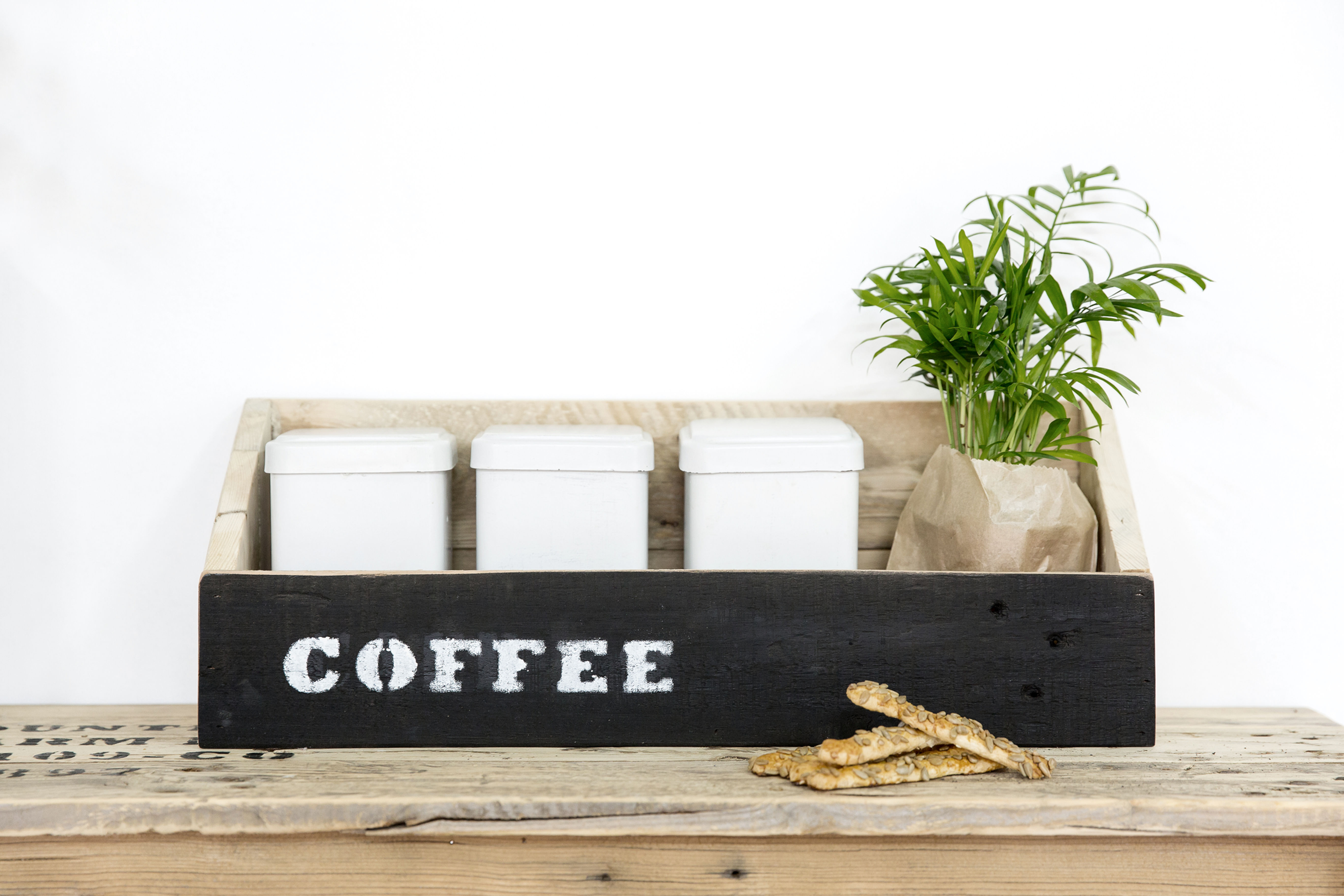 מדף קופסה חזית שחורה