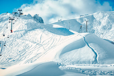 Snow-covered mountains in the city of Innsbruck