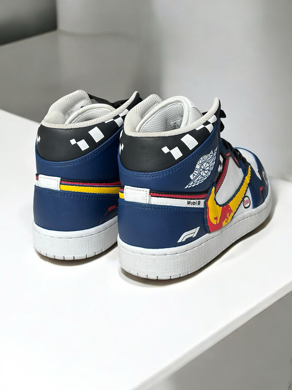 Thumbnail: AJ1 Mid : RB18