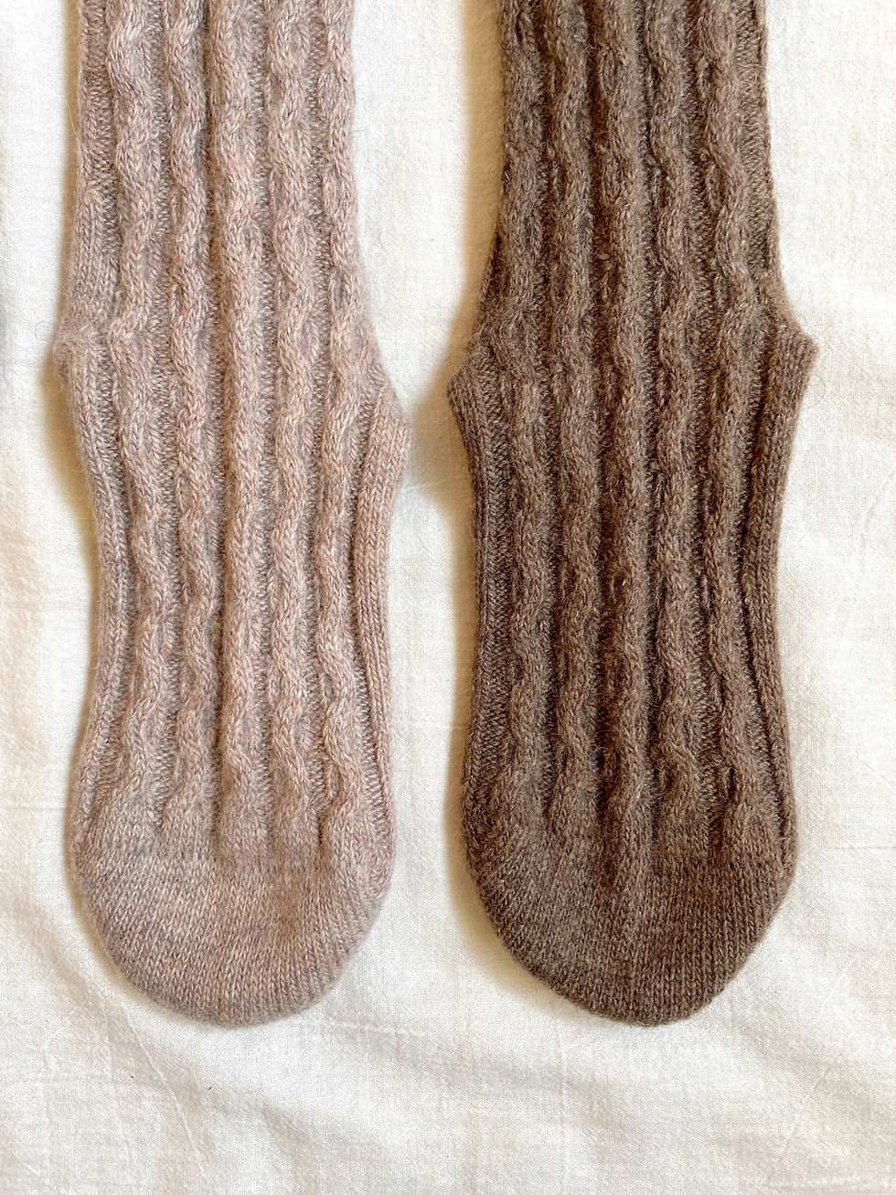 サムネイル： Pure Mongolian Wool Socks