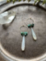 サムネイル： White Chalcedony & Turquoise Hoop Earrings