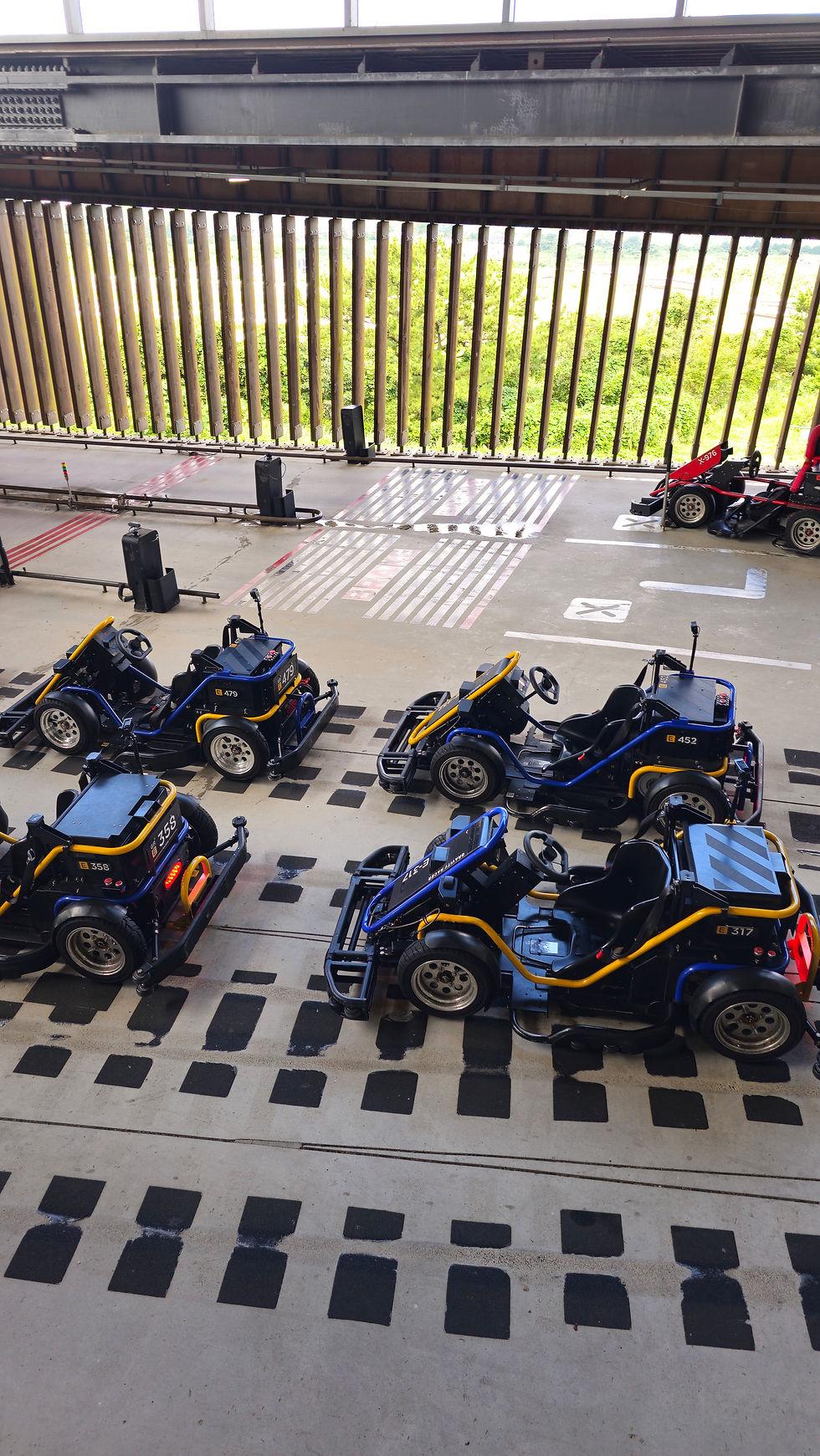 Race 981 - Gravity Racer karts