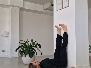 Gambe pesanti: come alleviare questa sensazione con lo yoga