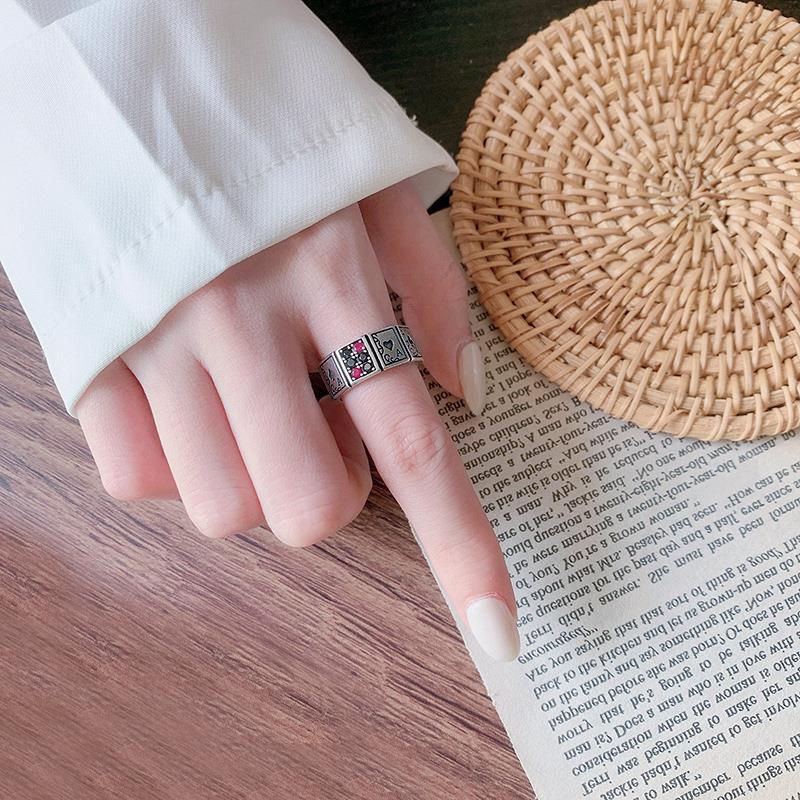Inlaid Zircon Black Peach Playing Card Ring
