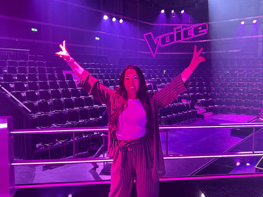 Viviana steht auf der The Voice of Germany Bühne