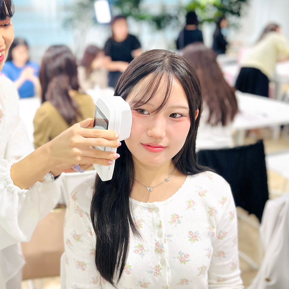 コーセー マルホ ファーマ株式会社様の「カルテ HD」座談会で肌チェックを受ける筆者