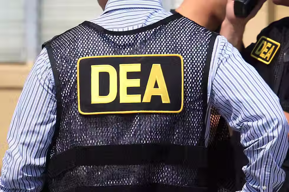 DEA detecta nueva estrategia de cárteles: metanfetamina en píldoras dirigidas a jóvenes universitarios