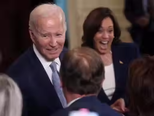 Biden dijo no estar seguro de buscar la reelección si Trump no estuviera en la carrera presidencial