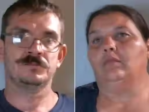 Condenaron a un hombre y su novia por atar a su hija a un árbol durante 3 días: “Era la única opción”