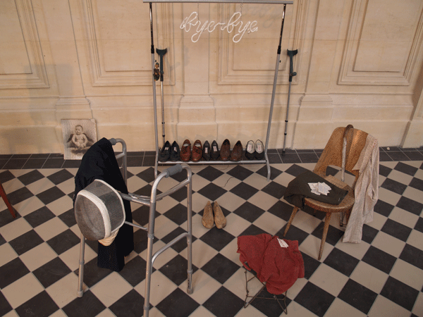 Vue générale: Les Maux Installation 2006