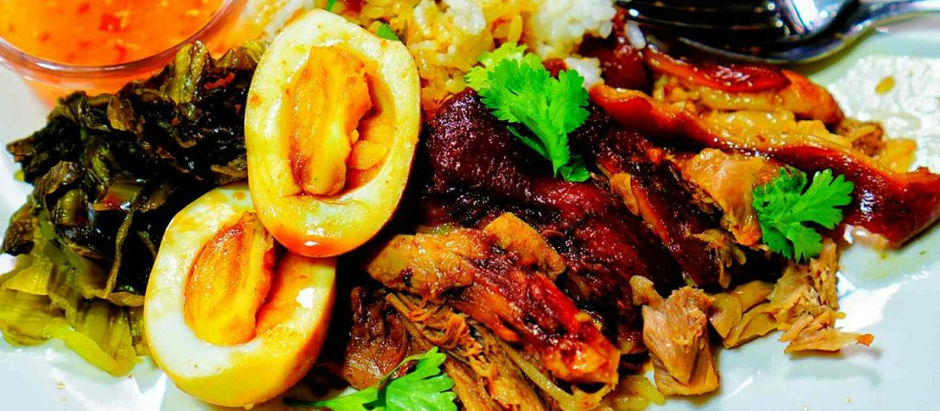 Thai Style Braised Pork Leg on Rice (Khao Kha Moo ข้าวขาหมู) with Special Homemade Vinegar Chilli