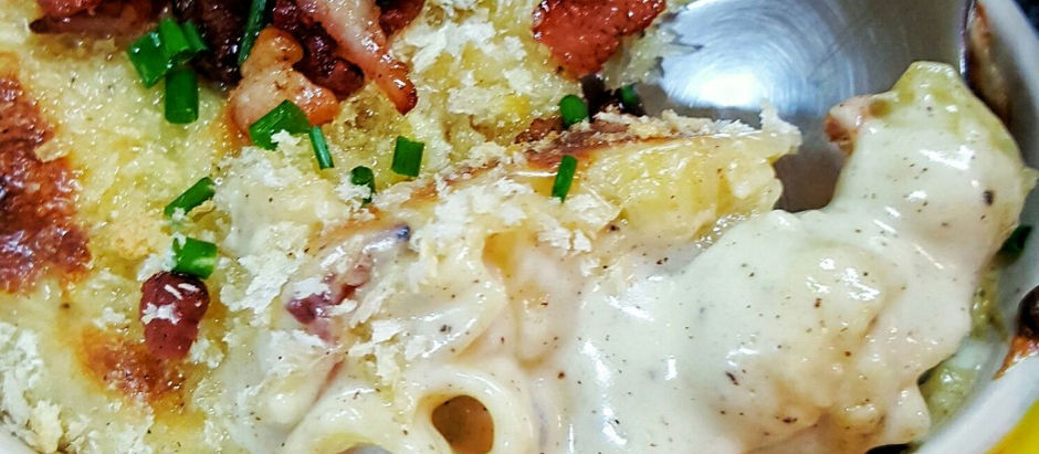 Gooey, Cheesy, Bacony Mac & Cheese