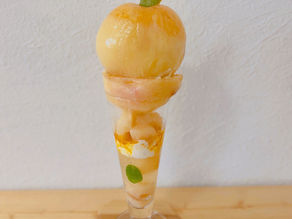 まるごと白桃パフェ 7月1日~ご提供始まります。