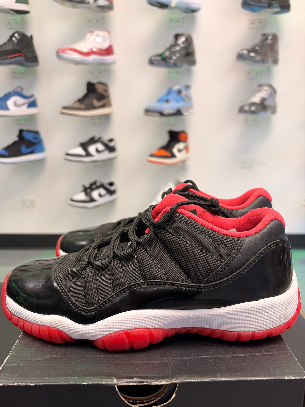 Thumbnail: Air Jordan Retro Low PRE-OWNED