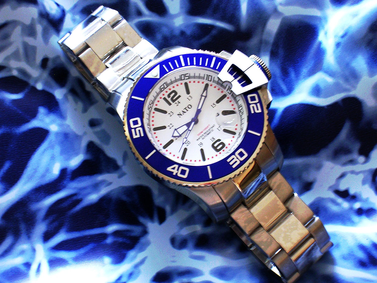 NATO® MIL DIVER - White Dial Blue Bezel
