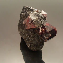 Størrelse: 105x95x48 mm (774 gram)